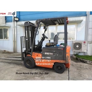 Thay lốp đặc 23x10-12 Ascendo và 18x7-8 Thunderpro cho nhà máy FDI Hàn Quốc sử dụng xe nâng điện ngồi lái Doosan 2.5 tấn B25S-7 tại Mỹ Trung, Nam Định 